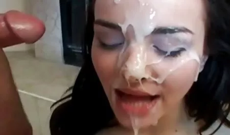 დუდა დადის მისი insatiable slut on leash და მოდის სახლში და fucks მძიმე ყველა ხვრელები და cums მისი სახე