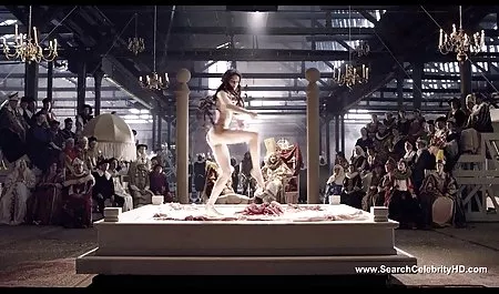 მიუხედავად იმისა, რომ გოგონა screamed at მუშაკი სასადილო მან მაინც მოახერხა გამეხადა მისი კაბა და Dude მიხვდა, რომ მას შეეძლო მხოლოდ დახურეს მისი პირით dick და შემდეგ დარტყმა სამუშაო მან fucked მისი ass